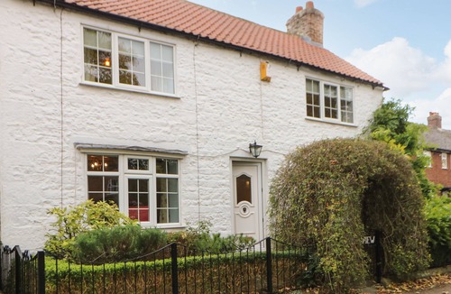 Melmerby Cottage | WEST VIEW, pet friendly, character holiday cottage in Ripon