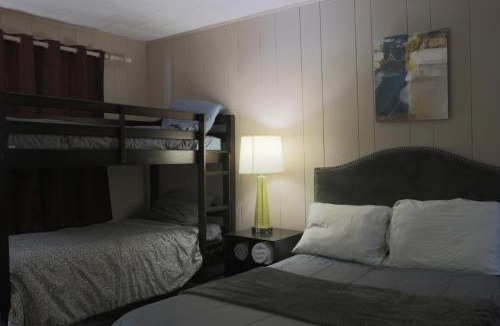 Fleischmanns Hotel | West Wind Motel