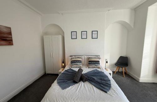 Gateshead Apartment | Westbrne-Spacious 4 Bedroom Sleeps 7 Contractor Stay