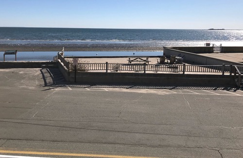 Westbrook Center House | Westbrook 2 Bed Cottage w/ Paddle Boards, Beach Supplies, and Grill - 7 day min