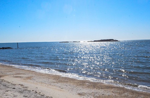 Westbrook Center House | Westbrook 2 Bed Cottage w/ Paddle Boards, Beach Supplies, and Grill - 7 day min