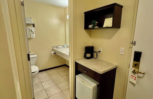 Killam Hotel | Western Budget Plus Killam Krossing