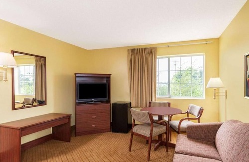 Osage Hotel | Western Inn & Suites