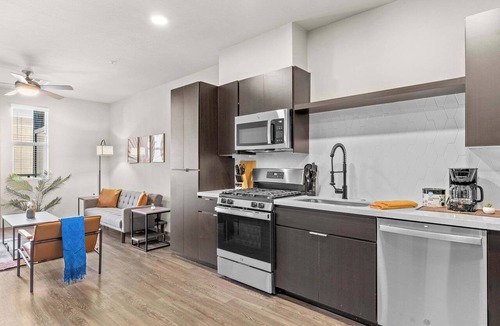 La Buena Vida Apartment | Westgate CozySuites by stadium with pool #13