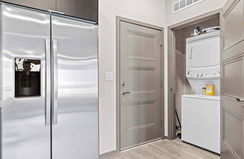 La Buena Vida Apartment | Westgate CozySuites by stadium with pool #13