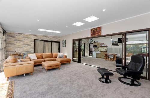 Paparoa House | Westhay Stables - Paparoa Holiday Home