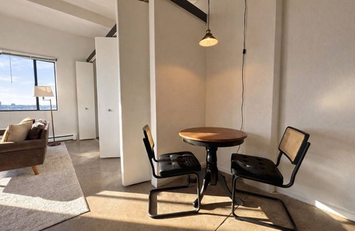 Westown Apartment | Westown Studio Apt Near Fiserv, Baird, and Theater District