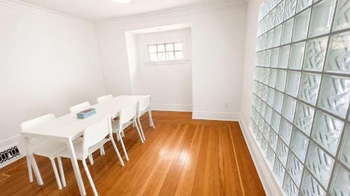 Kitsilano House | Westside Queen Bed Rooms near UBC Jericho Beach