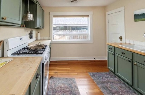 River West Cottage | Westside Vibes - walkable w/salt water hot tub too!