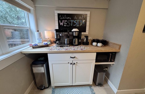 River West Cottage | Westside Vibes - walkable w/salt water hot tub too!