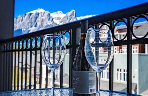 Canmore Apartment | Westwinds - Funky Basecamp in the Rockies