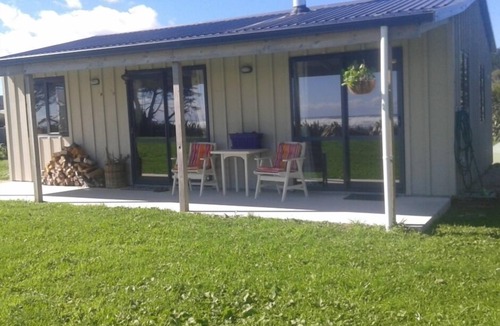 Charleston House | Westwood Beach Cottage.Minutes from the Beach