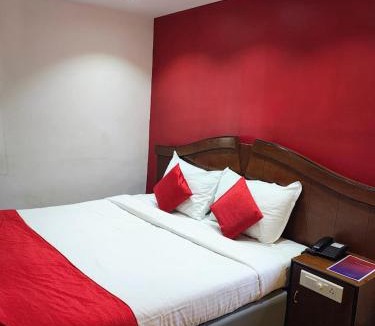 Moolakadai Hotel | Westwood Riverside