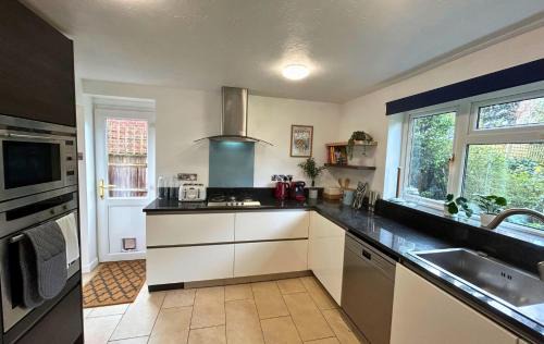 Weybridge House | Weybridge Stunning Five Bedroom House With Garden