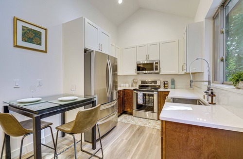 Redmond Cottage | Wfh-friendly Gem w/Creek: 4 Mi to Sammamish Trail
