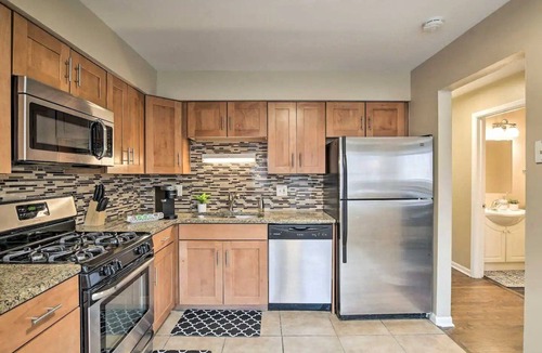 Arlington Heights House | WFH Friendly, 30+ Days Stays, Near Train Station