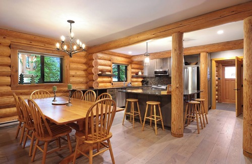 Courtenay Ski Chalet | WGB - Wintergreen - B