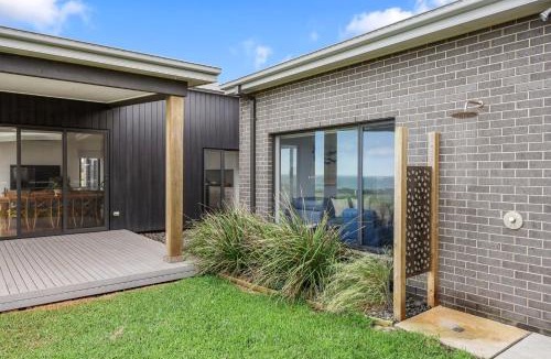 Warrnambool House | Whale Haven
