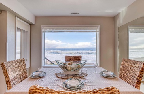 Lincoln Beach House | Whale's Spout