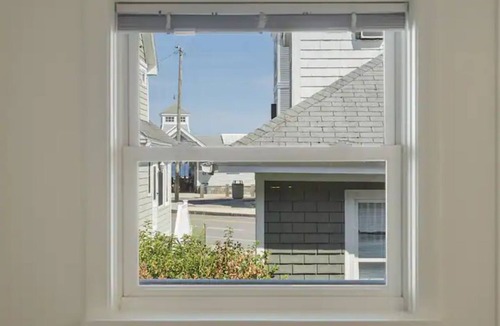 Hampton Condo | Whale's Tale - Boutique Studio Condo w/Pool 🐳