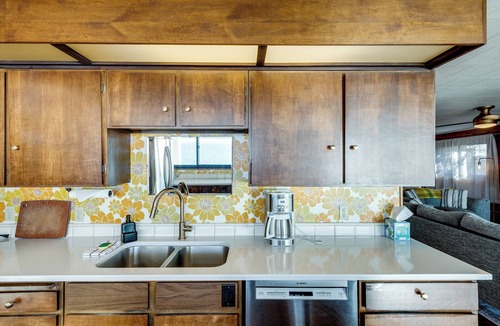 Coupeville House | Whale Watch & Relax Fireside: Puget Sound Gem!