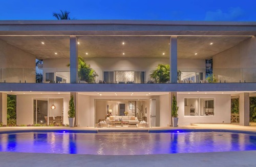 Tango Mar Villa | Whales view, beach house on Cliff Villamarunga
