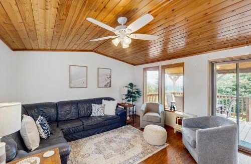 Brookings Apartment | Whaleshead Getaway