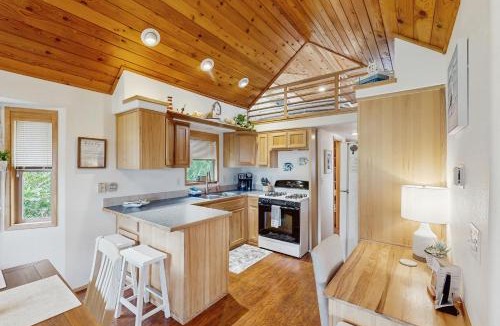 Brookings Apartment | Whaleshead Getaway