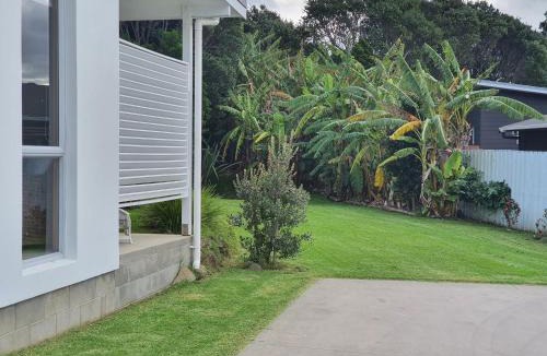 Whangapoua House | Whangapoua waves