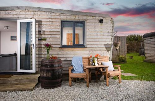 Helford Passage Apartment | Wheal Prosper- Beautifully Fitted Wooden Lodge Helston Cornwall