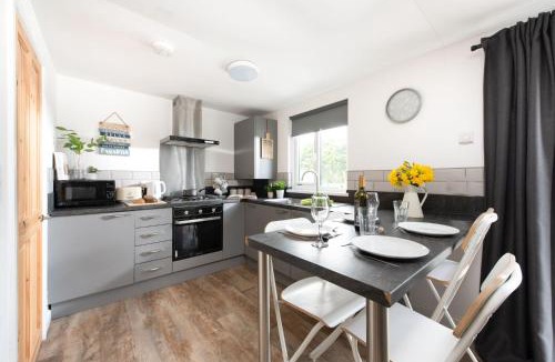 Helford Passage Apartment | Wheal Prosper- Beautifully Fitted Wooden Lodge Helston Cornwall