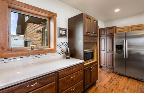 Livingston House | Wheatgrass Guest Cabin - Wonderful log cabin located just east of Livingston!