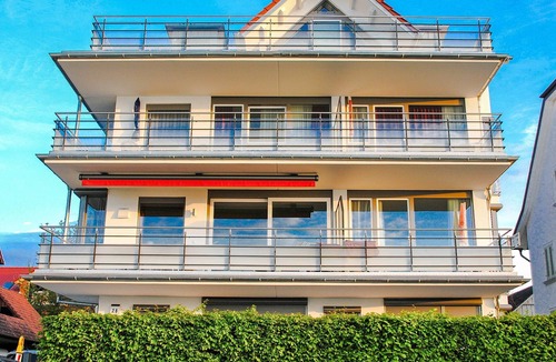 Immenstaad am Bodensee Apartment | Wheelchair-accessible vacation apartment with large terrace and lake view