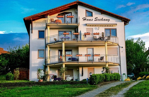 Immenstaad am Bodensee Apartment | Wheelchair-accessible vacation apartment with large terrace and lake view