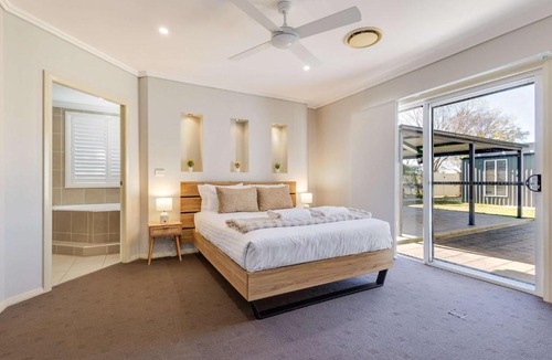Dubbo House | Wheelers House Family Entertainer