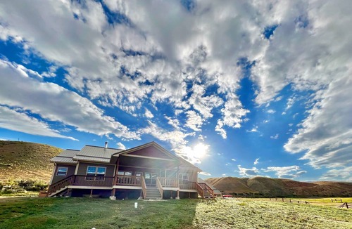 Greybull House | Wheels Up Cottage at Ever Sky Ranch, THE VIEWS!