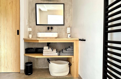 Blanquefort-sur-Briolance House | Where authenticity meets the comforts of today. Pet friendly!