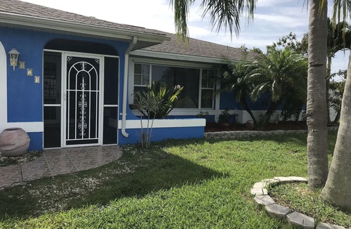 Fort Myers House | 'Where every day is a tropical vacation!'