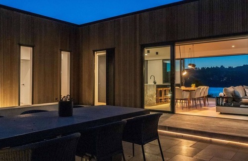 Taieri Mouth House | Where luxury meets the ocean. Welcome to our home.