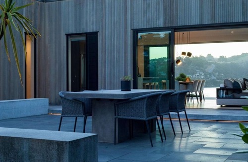 Taieri Mouth House | Where luxury meets the ocean. Welcome to our home.