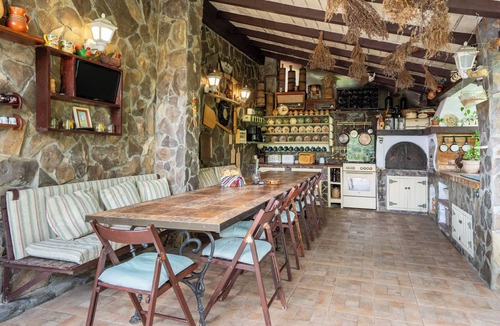 Ramnicu Valcea Villa | Where time flows differently. Panoramic views, nature blending, home made meals
