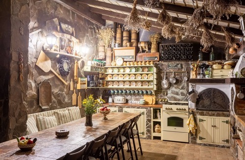 Ramnicu Valcea Villa | Where time flows differently. Panoramic views, nature blending, home made meals