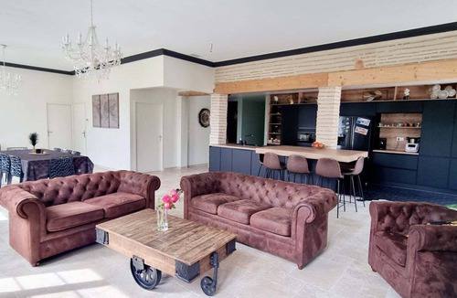 Marmande House | Whether you're looking for peace and quiet with your family or fun with friends, Bel Air is the place for you!