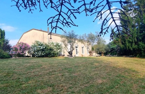 Marmande House | Whether you're looking for peace and quiet with your family or fun with friends, Bel Air is the place for you!