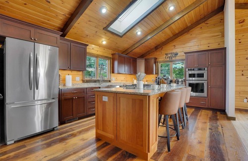 Herndon Cabin | Whether you`re looking for a romantic getaway or a fun-filled family vacation, this cabin is the perfect destination for you.