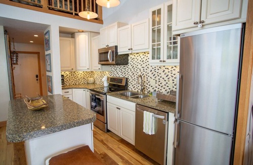 Crested Butte Condo | Whetstone Chalet, Golf, Private Lake, XC Ski, Bike trail to Town!