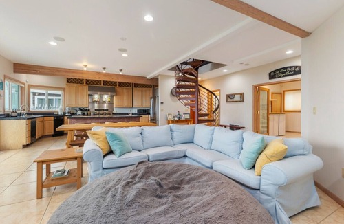 Maxwelton House | Whidbey Waterfront I King Bed I Sunset