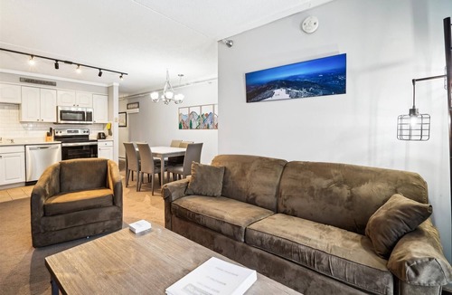 Killington Condo | Whiffletree C2 has been totally renovated and is on the Shuttle Bus Route with a ski trail back to the property. Summer Outdoor pool. Near Golf Course