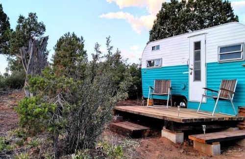 Monticello Apartment | While not a hotel, the Feather Trailer provides a relaxed, peaceful retreat in nature with the warmth and convenience you need for a memorable outdoor getaway.