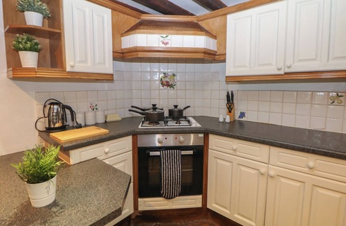 Hathersage Cottage | WHIM COTTAGE, pet friendly, with open fire in Hathersage